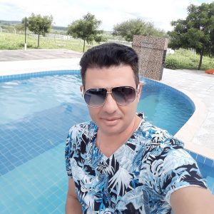 Mayrone Brandão cantando Henrique e Juliano ? Cantor grava cover da dupla e fãs piram!