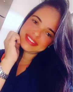 Cantora Adrielly Araújo se apresenta hoje em Feira de Santana