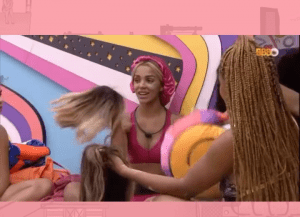 Bruna mostra coleção de cabelos