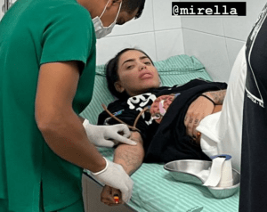 MC Mirella é hospitalizada e cancela show