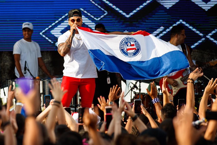 tony salles como bandeira do Bahia