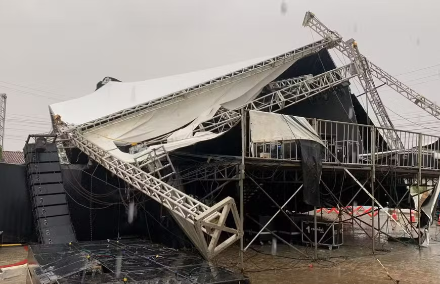 Temporal e forte vento derrubam palco e show de Tayrone
