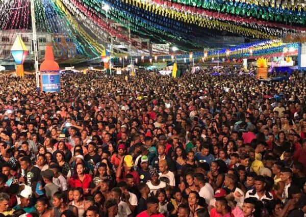 Carnaval? Só se for em Salvador! Aqui em Itaberaba, o papo é São João