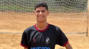 Luva de Pedreiro é internado em hospital de João Pessoa